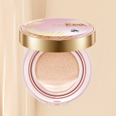 w66给利老牌印彩巴哈光感雪肌气垫CC霜